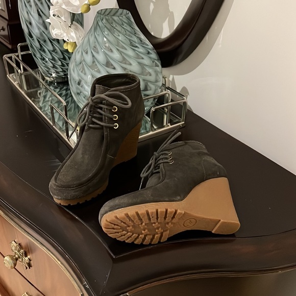 Micheal Kors wedge boots - Picture 2 of 5